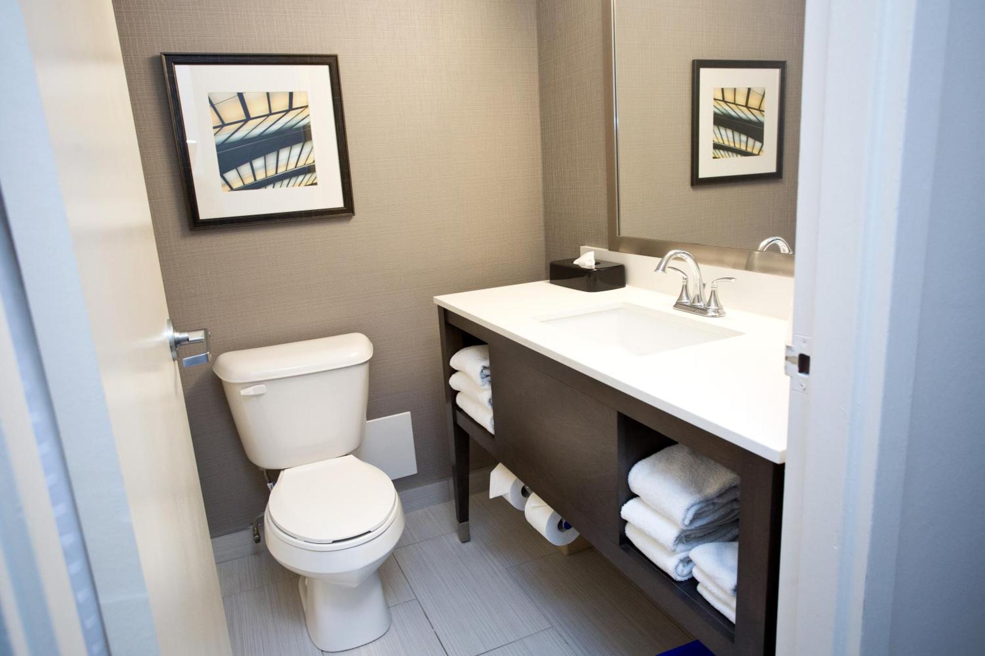 Holiday Inn Hotel Peterborough Waterfront By Ihg Bagian luar foto